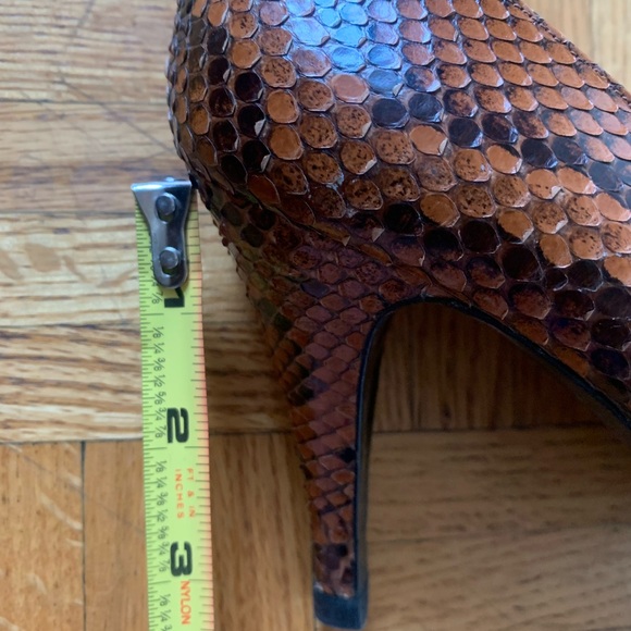 Geoffrey Beene snakeskin pumps - Picture 4 of 8